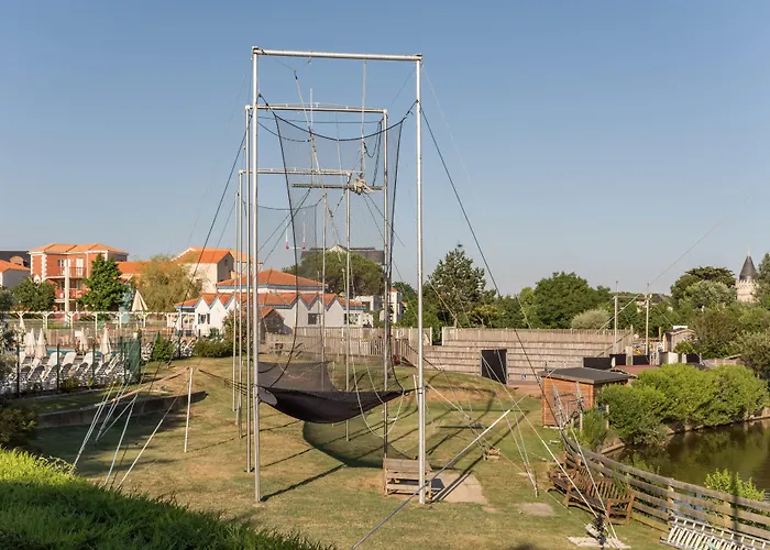 Pierre & Le Domaine De Bourgenay