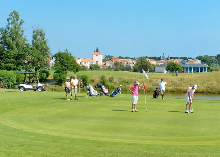 Pierre & Le Domaine De Bourgenay 3*